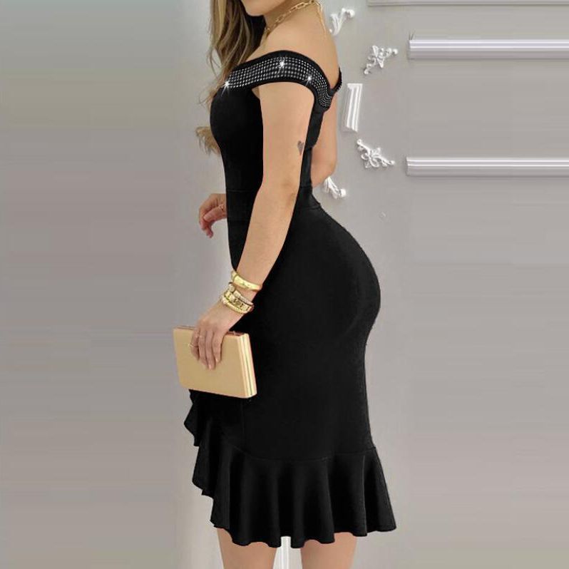 Egy vállán rakott ruha