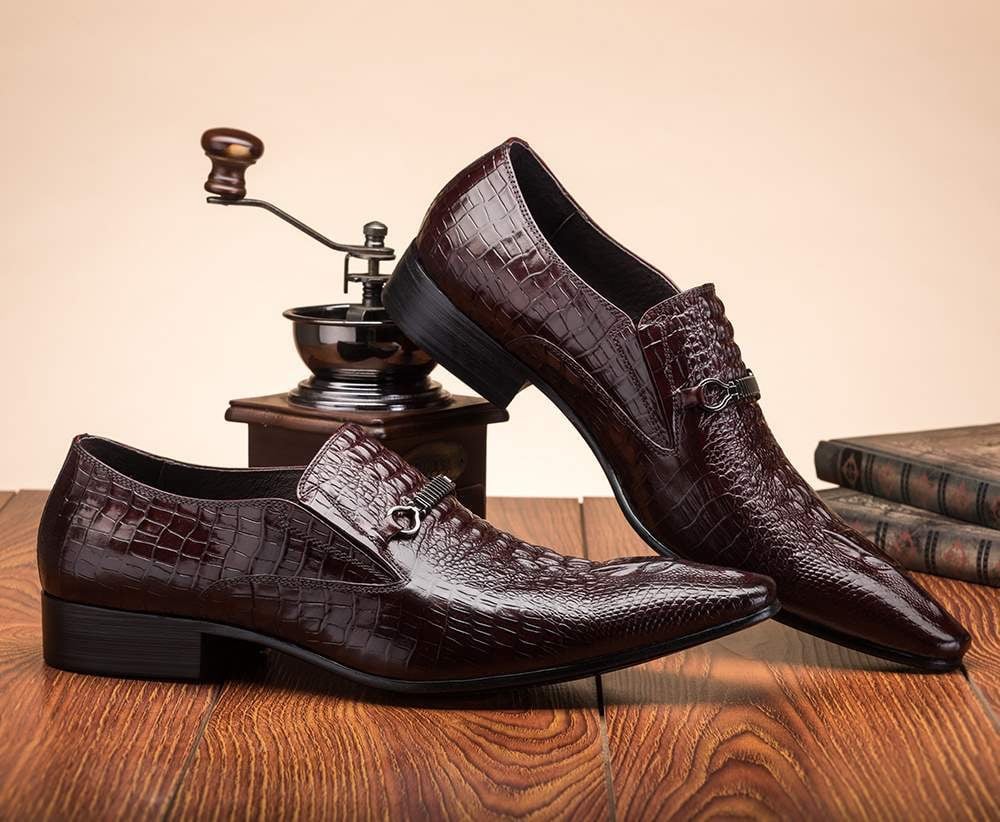 WEBHELYEM Férfi bőr üzleti cipő hegyes orrral krokodil stílusban
