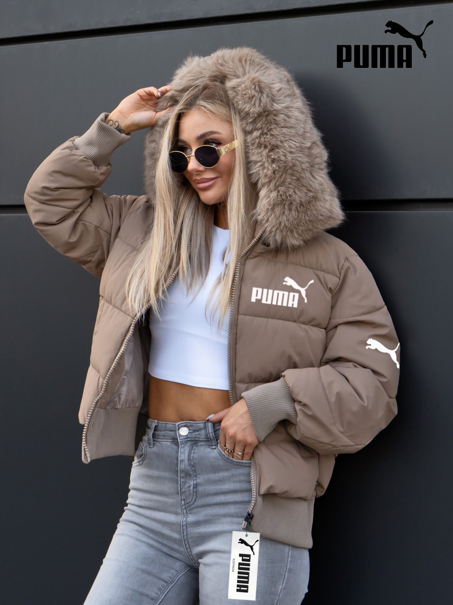 Vienspalvė striukė su gobtuvu