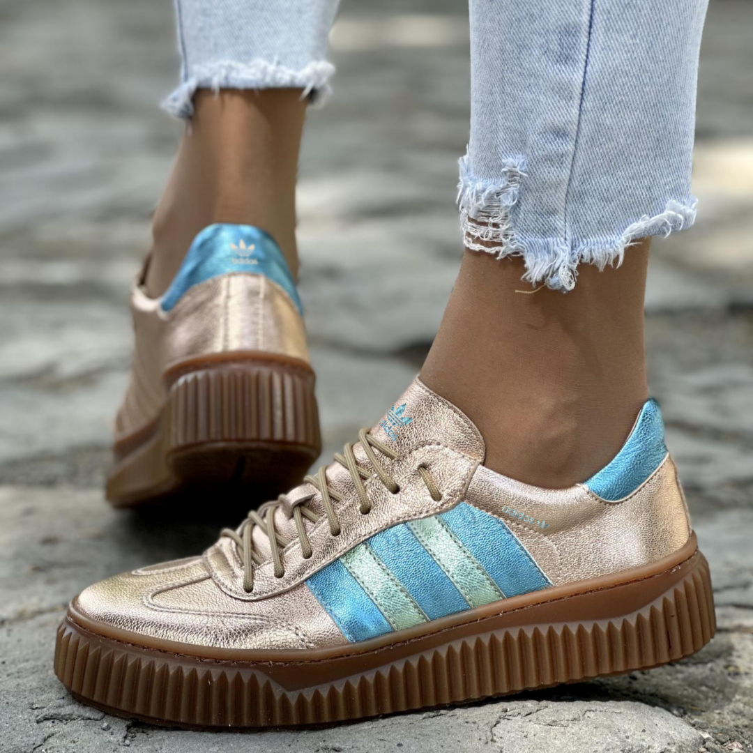 Kényelmes női Adidas sportcipő természetes bőrből