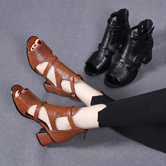 👡【35-40】Római szandálok 2024 Új, puha bőrből készült, halaljzatú, vájt szandálok vaskos sarokkal