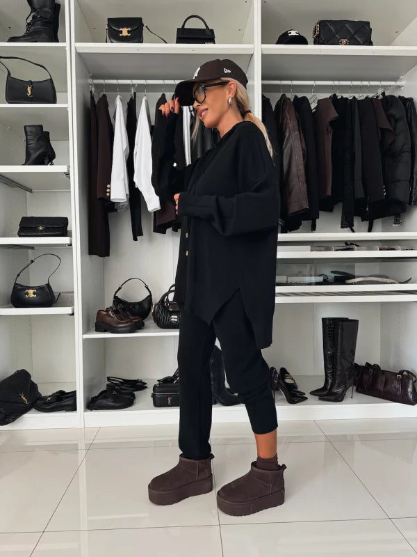 Kétrészes női szett hosszú ujjal, kapucnival és kerek nyakkal