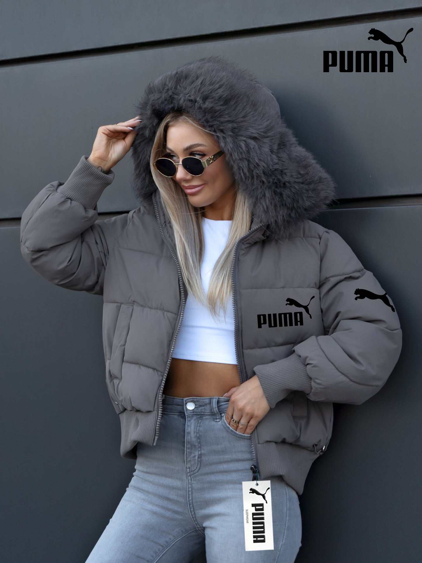 Vienspalvė striukė su gobtuvu