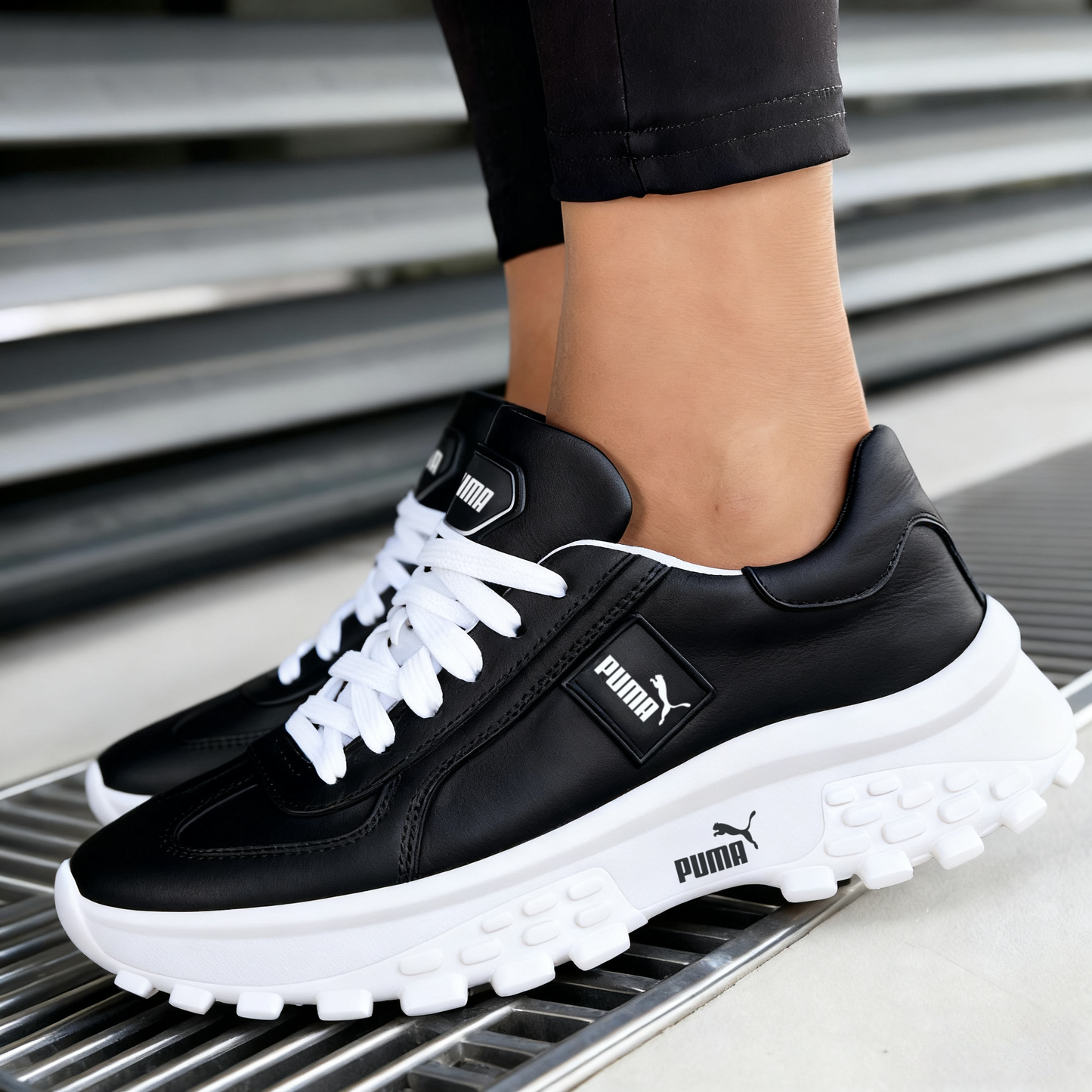 Puma női fehér bőrcipő, retró stílusban, kényelmes fekete talppal