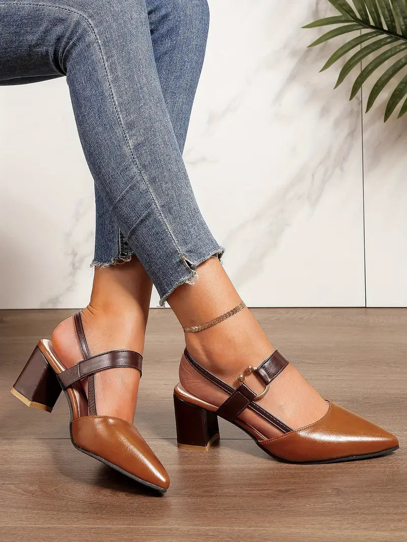 🔥 Napi 49% kedvezménnyel - Stílusos és sokoldalú magassarkú csizma vaskos sarokkal, hegyes orrral, kényelmes bebújós kialakítással és nyitott háttal