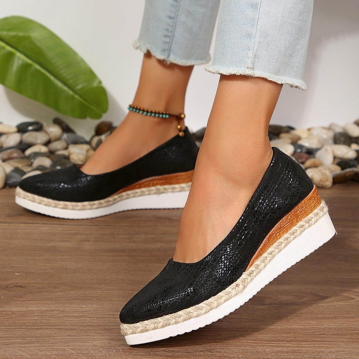 Elegáns női mokaszin vastag ékekkel