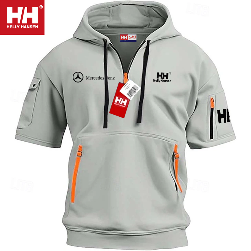 A Helly Hansen® Mercedes-Benz új, bő kapucnis pulóvere korlátozott számban kapható.