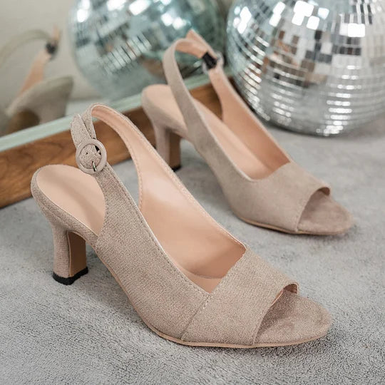 Elegáns, magas sarkú női cipők bokapánttal