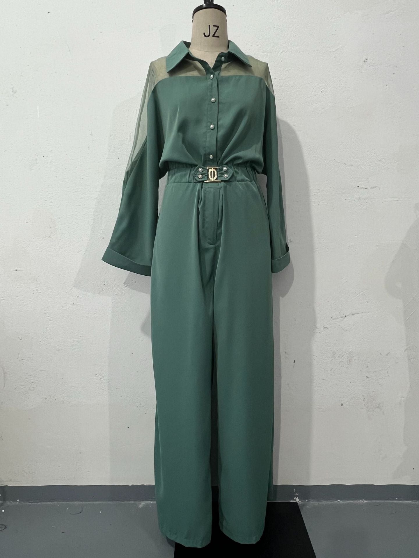 2024-es jumpsuit szögletes nyakkivágással és hosszú ujjú gumírozott derékkal