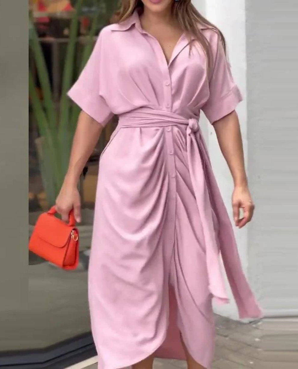 Rövid ujjú hajtóka egysoros, magas derekú ruha