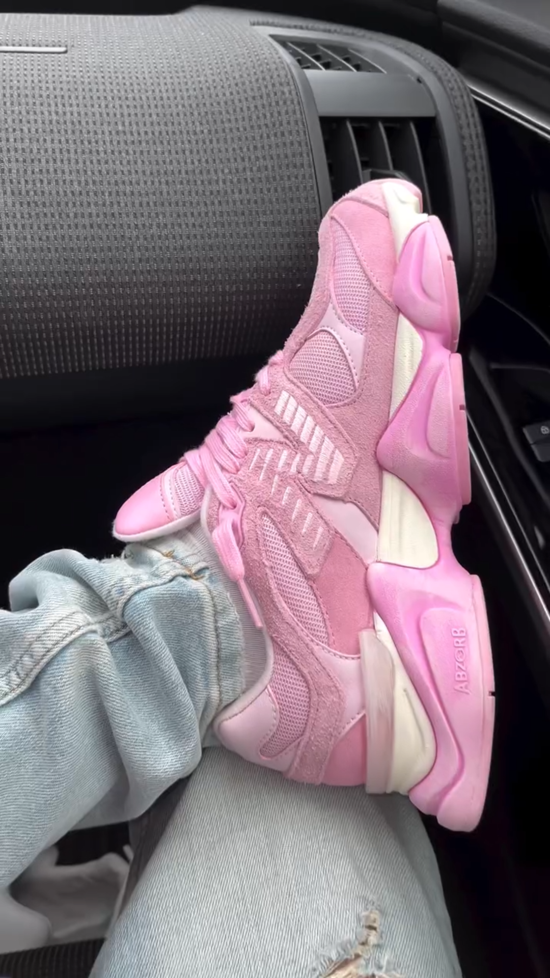 Légáteresztő velúr sportcipők