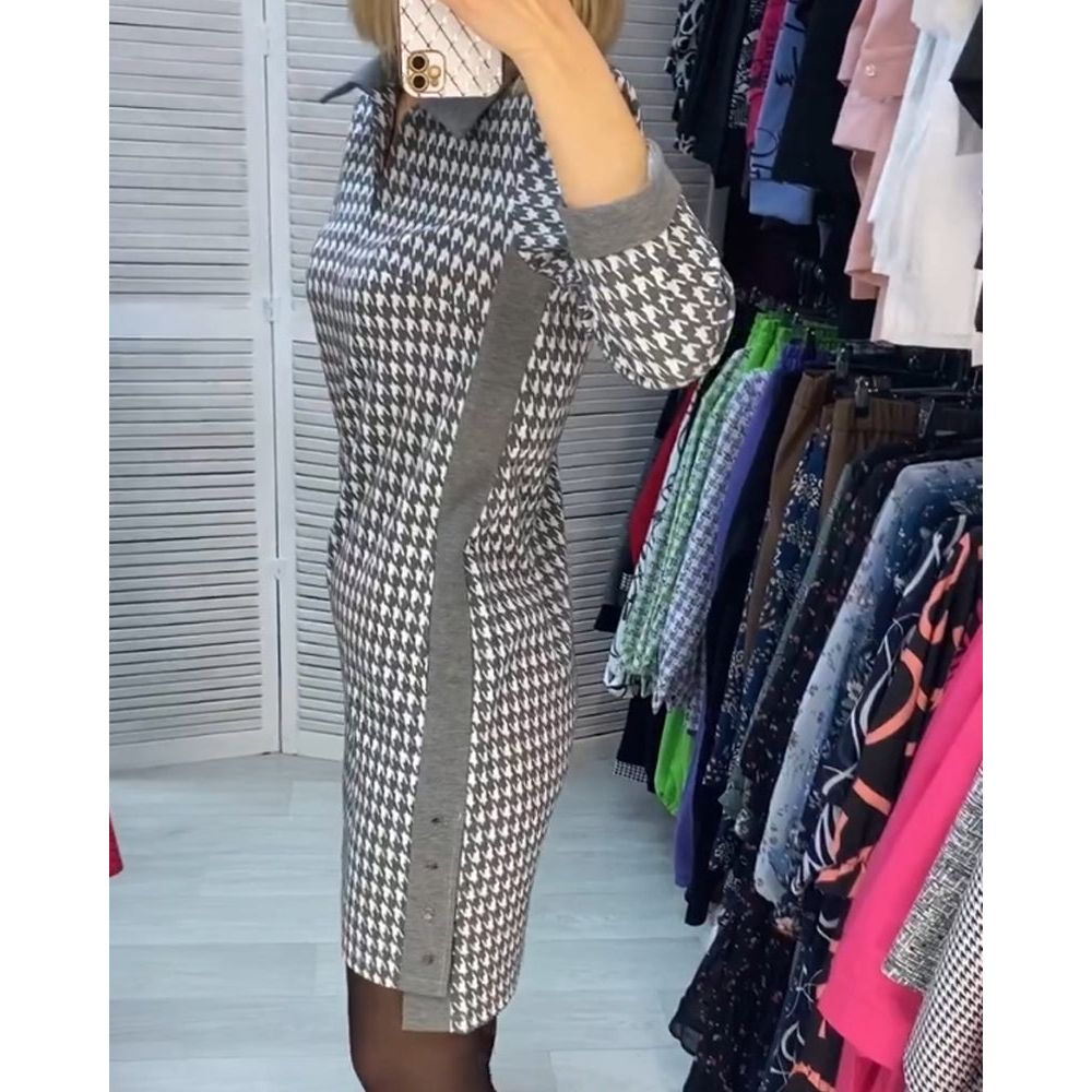 Kockás ruha hosszú ujjal és zsebekkel