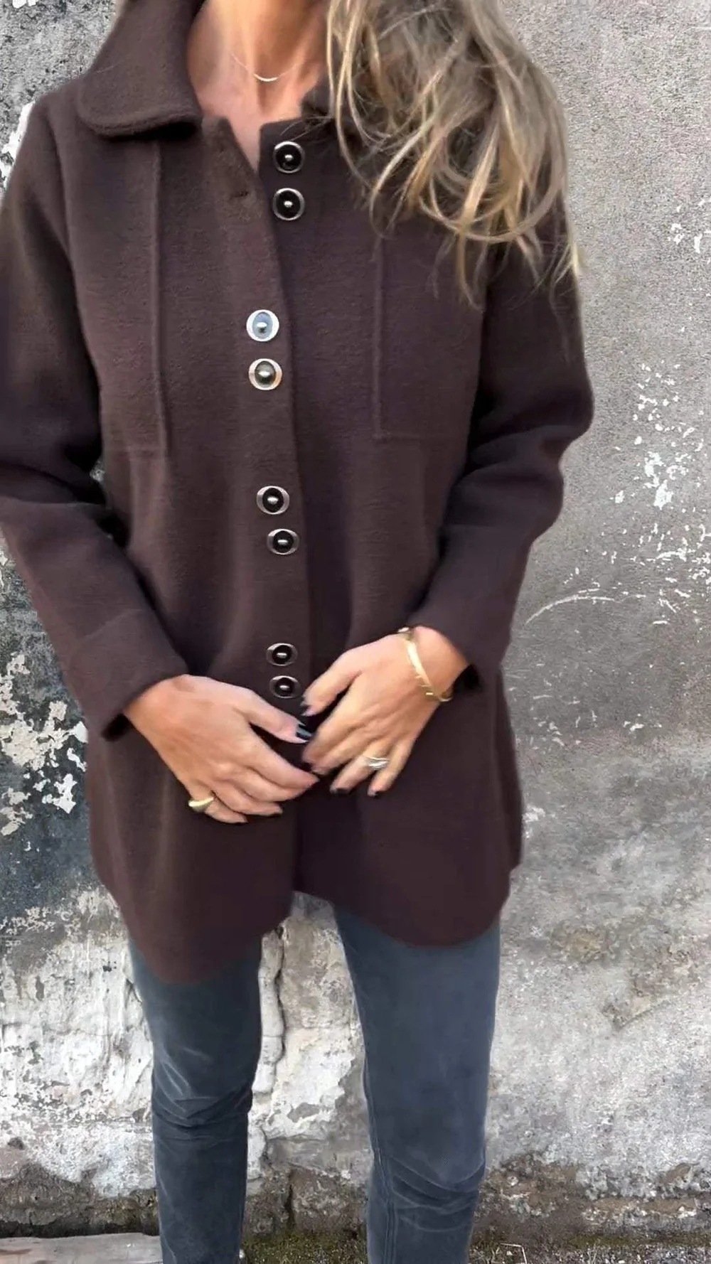 Lezser, egysoros vastag kabát hajtókakkal Lezser, egysoros vastag kabát hajtókakkal Lezser, egysoros vastag kabát hajtókakkal WEBHELYEM  Lezser, egysoros vastag kabát hajtókakkal