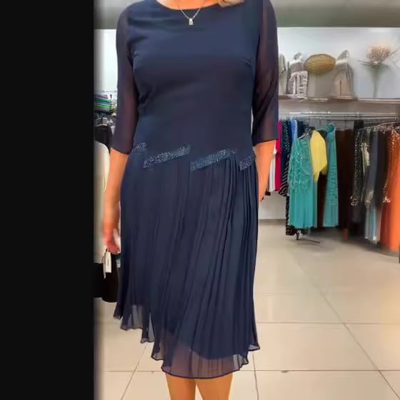 Elegáns, rakott, légies női ruha