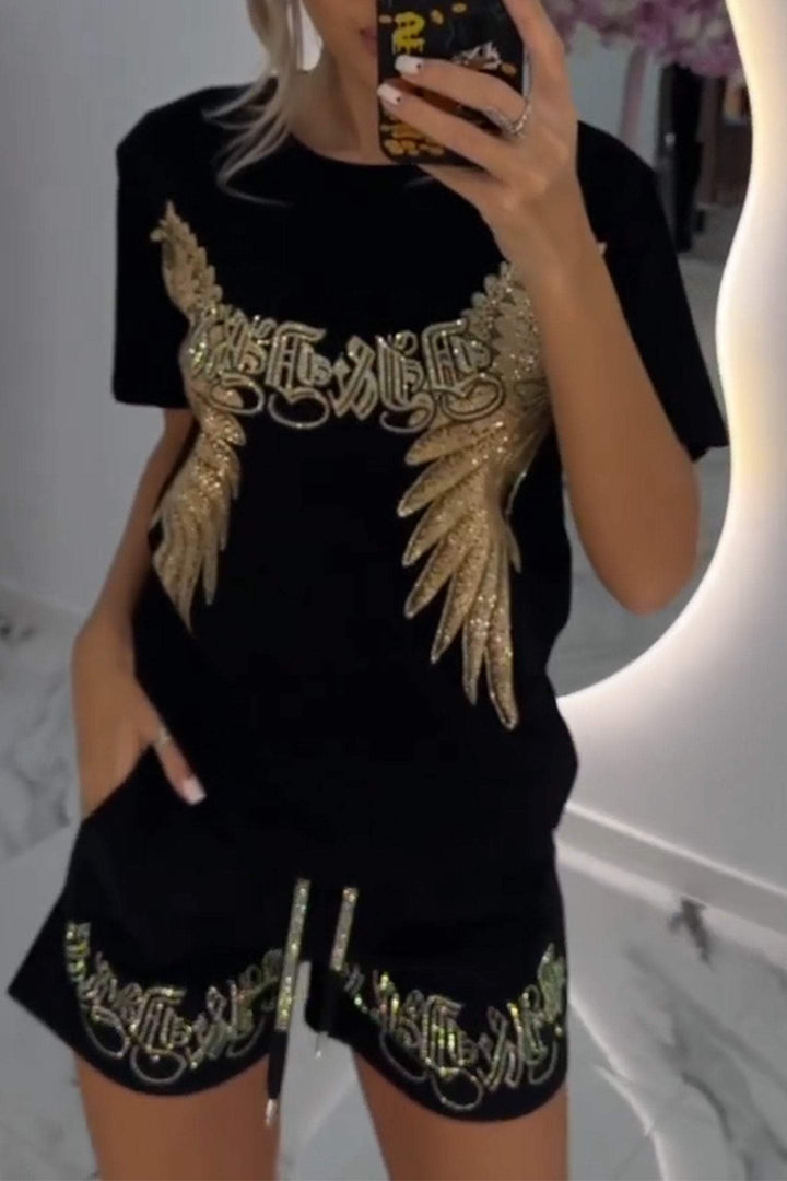 Dviejų dalių moteriškas ryškaus rašto viršus ir šortai