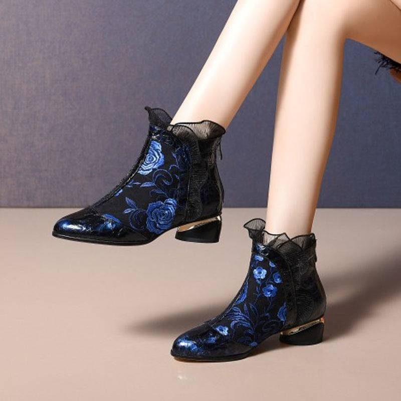 Csipke cipő vastag talppal, lótuszlevélből