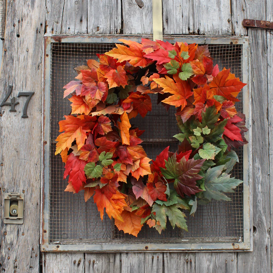 28-PALČNI VENEC ZA SPREDNJA VRATA IZ ORANŽNEGA IN ZELENEGA OMBRE JAVORJEVEGA LISTA