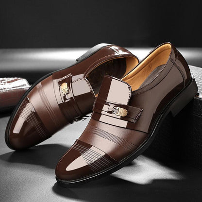 Férfi Cap Toe Hegyes orrú csúszás az üzleti formális cipőn